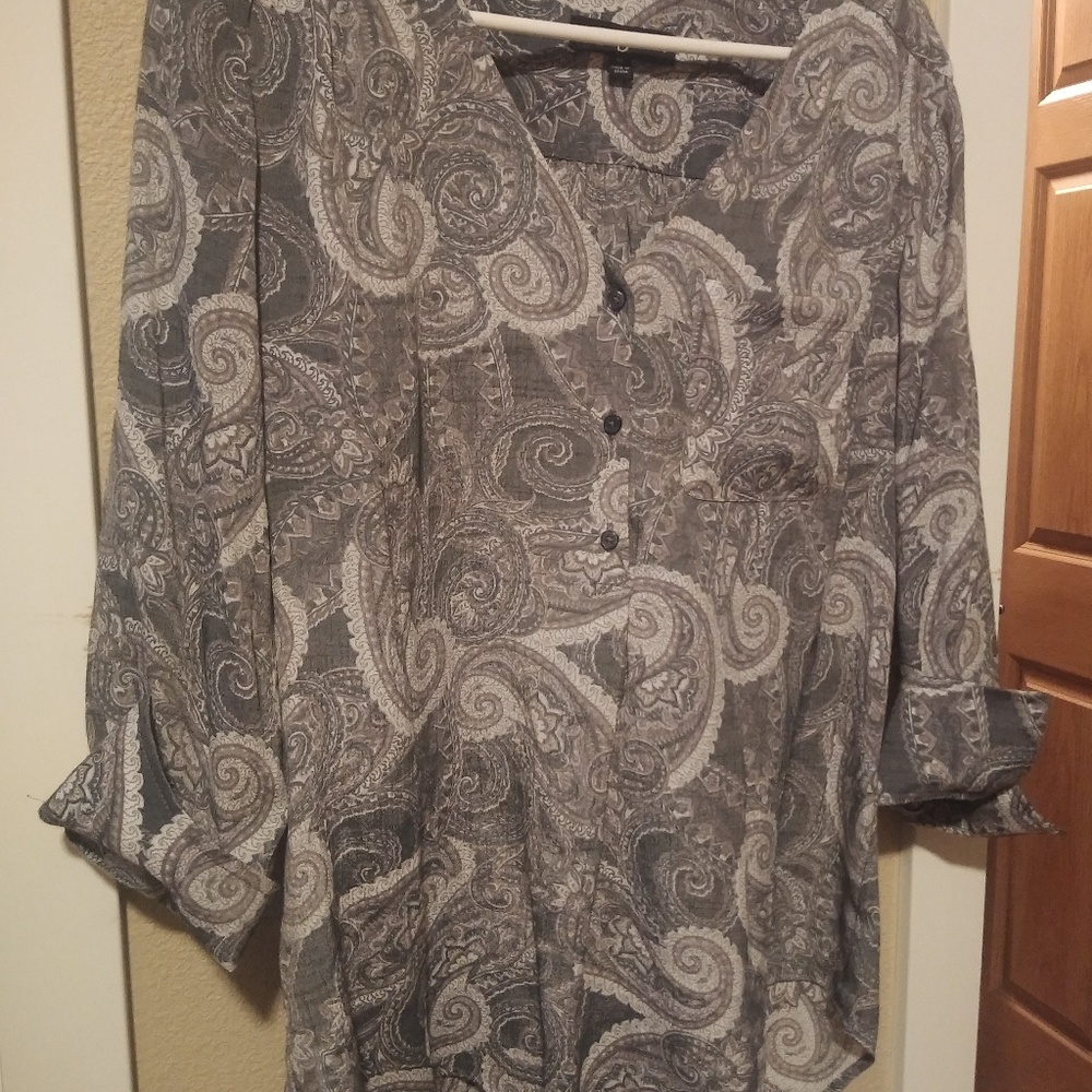 Beautiful blouse - Picture 2 of 4